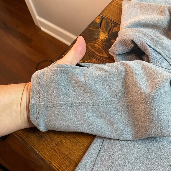 Abercrombie and Fitch men’s ¼ zip gray pullover thumb holes size Medium - Picture 7 of 11